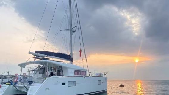 廣東汕尾40英尺藍高雙體帆船艇包船出海/荷載8人【潛水、海釣、趕海、游泳、上島（江牧島）（龜齡島）、KTV】