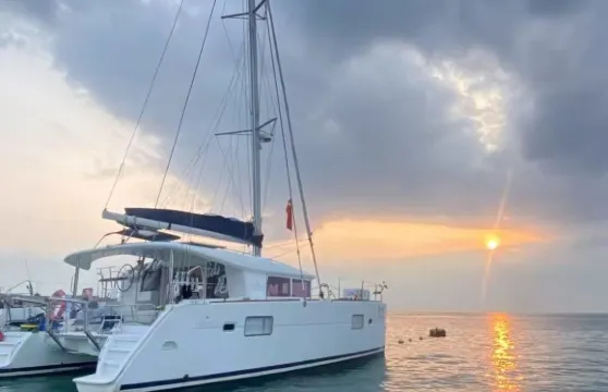 廣東汕尾40英尺藍高雙體帆船艇包船出海/載客8人【潛水、海釣、趕海、游泳、上島(江牧島)(龜齡島)、KTV】