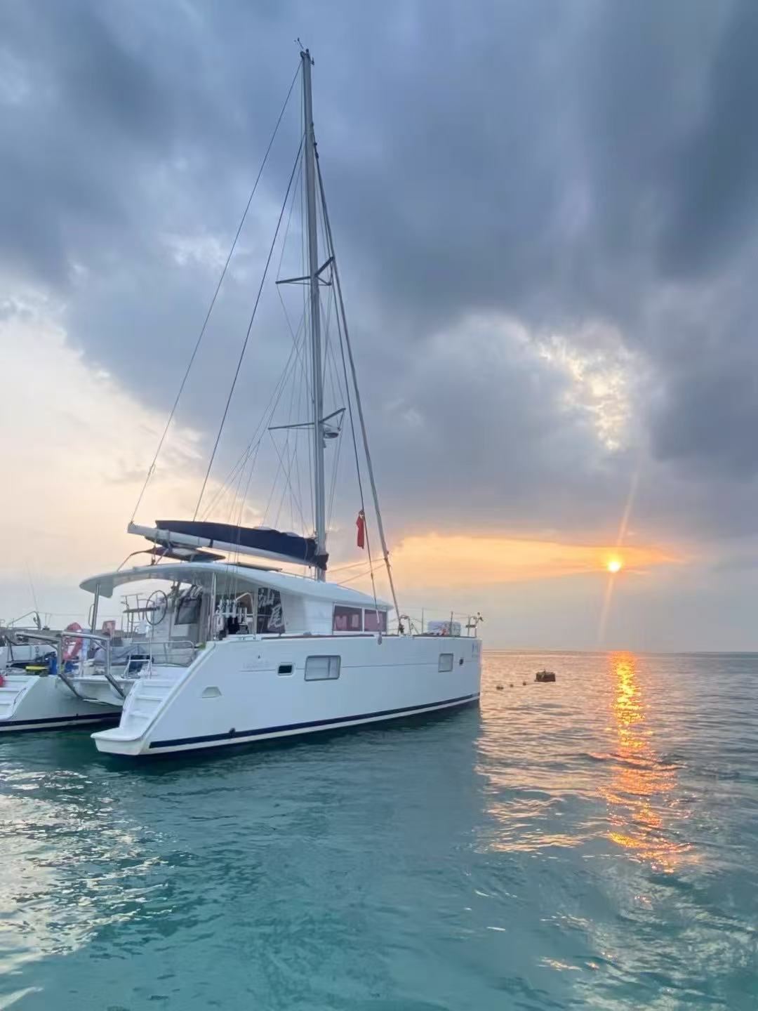 廣東汕尾40英尺藍高雙體帆船艇包船出海/荷載8人【潛水、海釣、趕海、游泳、上島(江牧島)(龜齡島)、KTV】