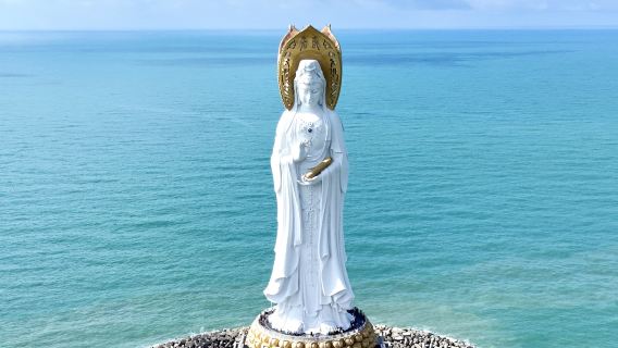 Excursión de un día a la estatua del Buda Guanyin en el mar de Nanshan, las cuevas de Fairyland, el fin del mundo y West Island con traslado privado puerta a puerta