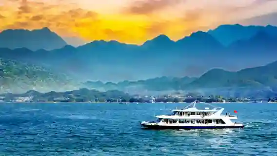 千島湖夢想5號系列遊船+梅峰島+月光島穿越2大湖區純玩一日遊