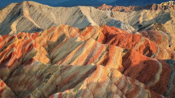 1-day Tour·Ink Danxia: Lanzhou Pick-up & Drop-off + Yellow River Building (Including Admission Ticket) · Pure Play