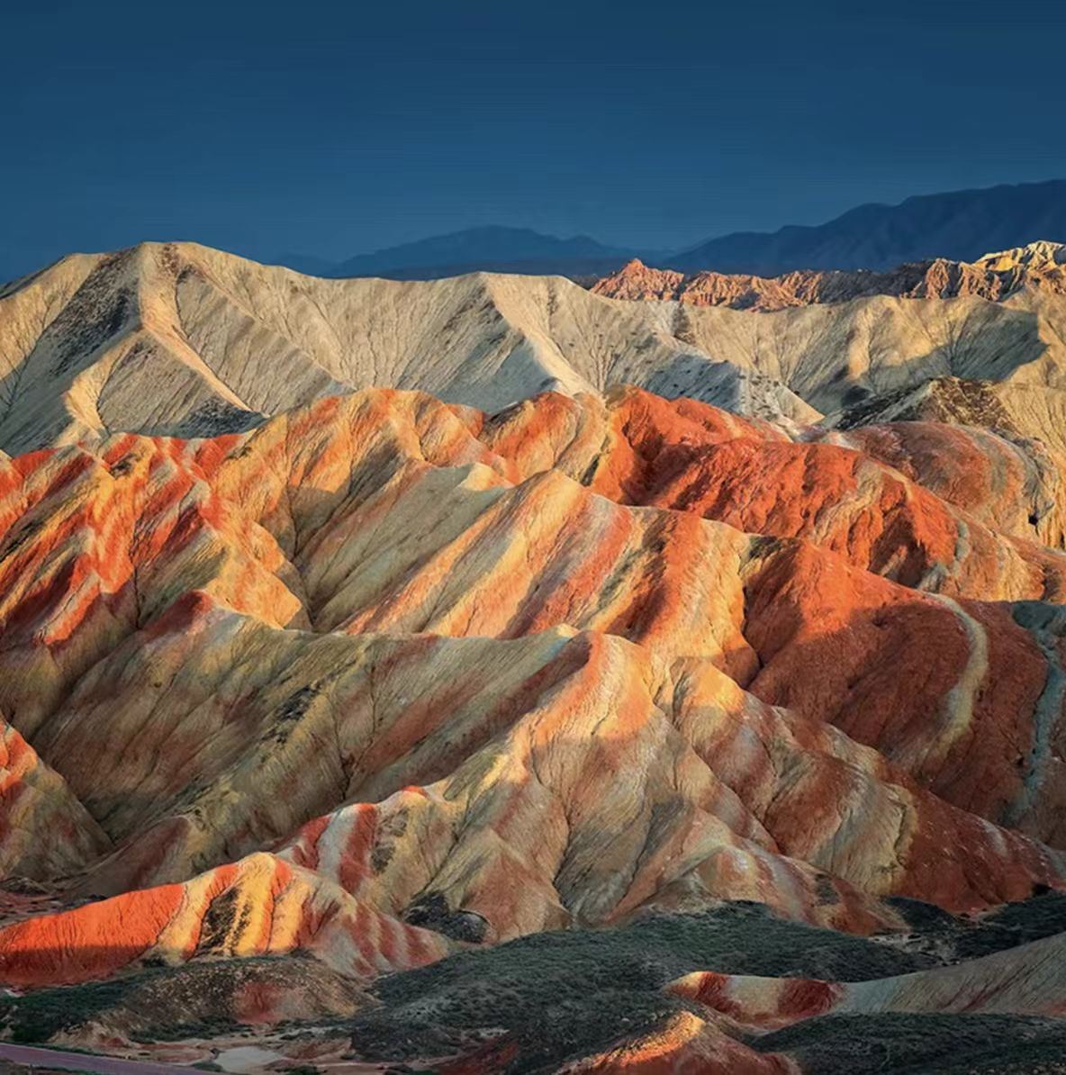 1-day Tour·Ink Danxia: Lanzhou Pick-up & Drop-off + Yellow River Building (Including Admission Ticket) · Pure Play