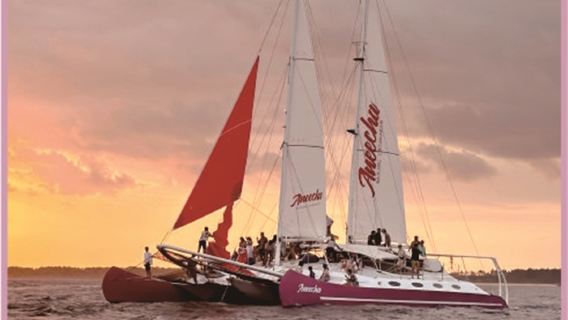 Pelayaran Makan Malam Menyaksikan Matahari Terbenam di Bali oleh Aneecha - Pemandangan Laut & Makan Malam di Dek