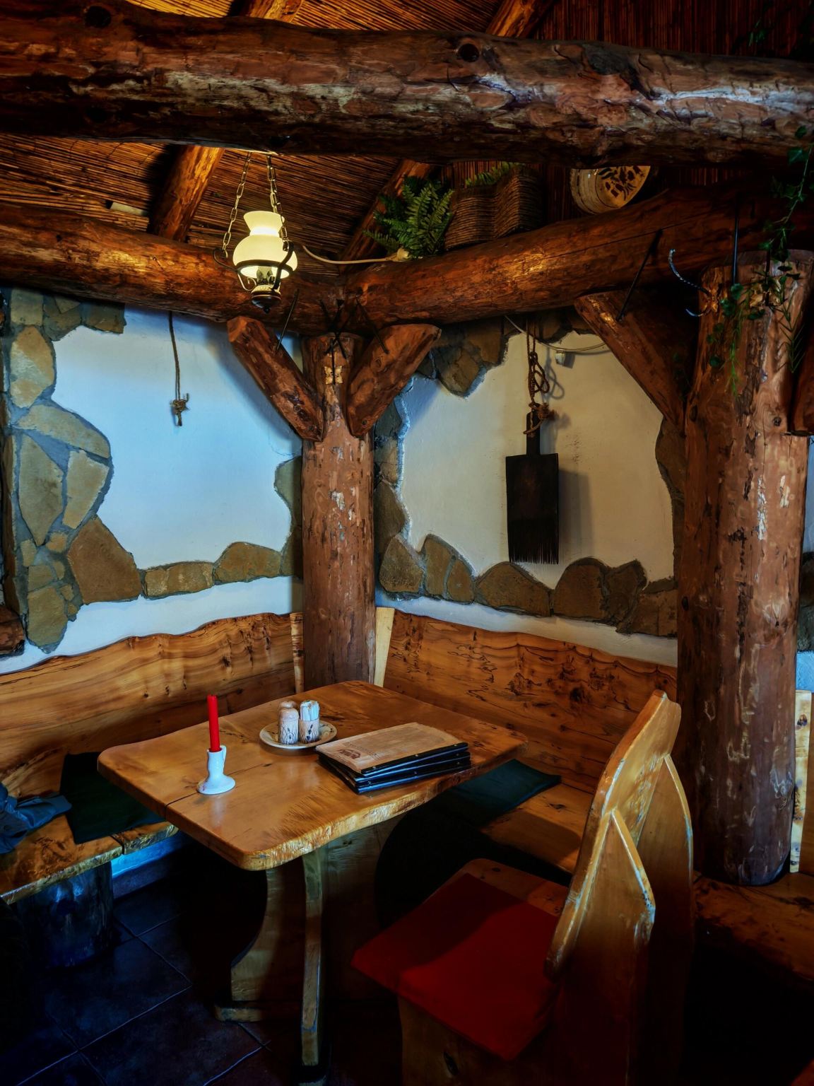 บูดาเปสต์ ฮังการี การจองที่นั่งร้านอาหาร Paprika ร้านอาหารดัง