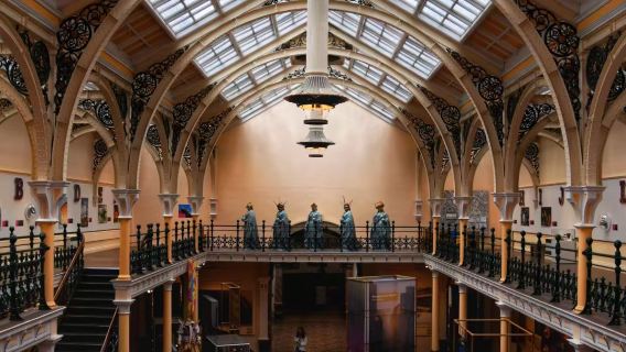 Inggris - Birmingham/Tur dengan pemandu lokal 8 jam/Opsi pendamping penerjemah/Opsi tur pribadi