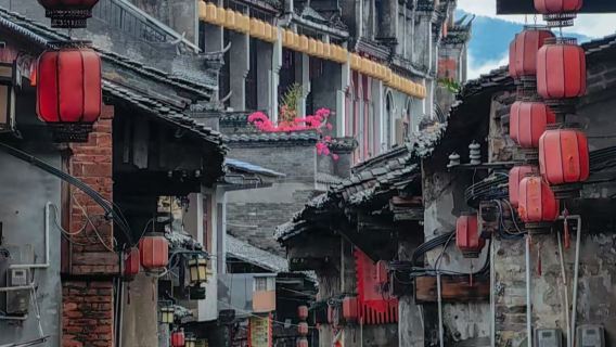 Guilin Unveiled: Reed Flute Cave, Ancient Town, Li River Rafting & Liu Sanjie Spectacular