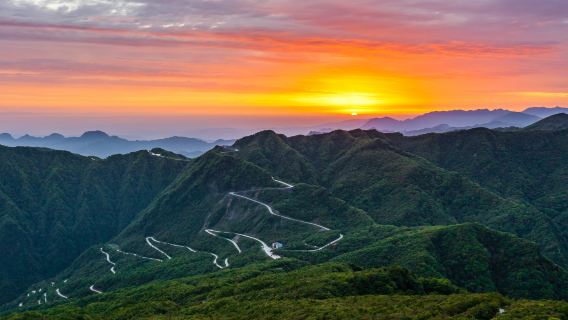 Viaje organizado de un día a la Montaña Longtou: Disfruta de las maravillas de las Montañas Qinling