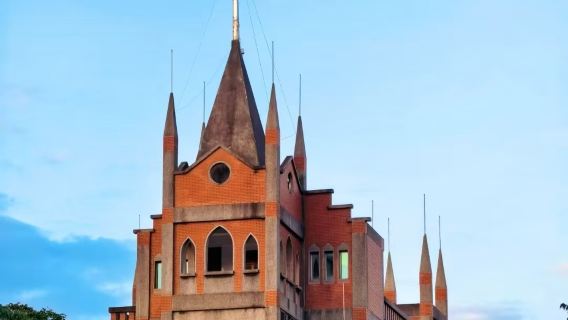 Traslados punto a punto/Servicio de coche privado con conductor/Itinerarios personalizados en el Hotel del Aeropuerto de Taoyuán, Taiwán