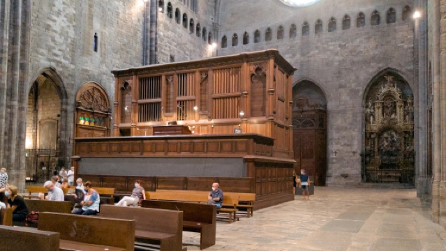 Girona Cathedral + Costa Brava + Dalí Theatre-Museum Day Tour