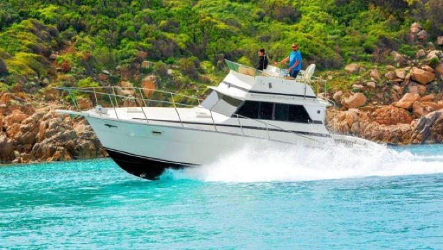 Santa Teresa: Speedboat Tour of the La Maddalena Archipelago