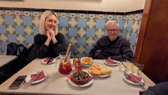 Barcelona: Gothic Quarter Tapas & Taverns Food & Wine Tour 