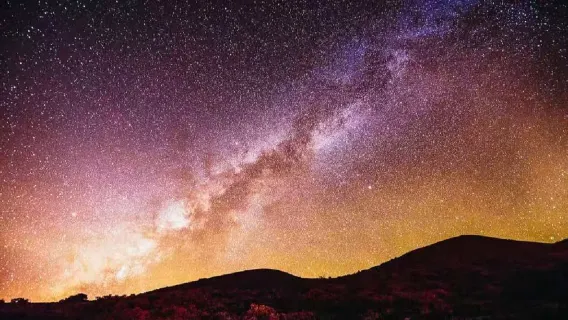 Tour al tramonto e osservazione delle stelle sul vulcano all'Isola di Hawaii|Trasferimento in cinese~Hilo [Salita in inglese]
