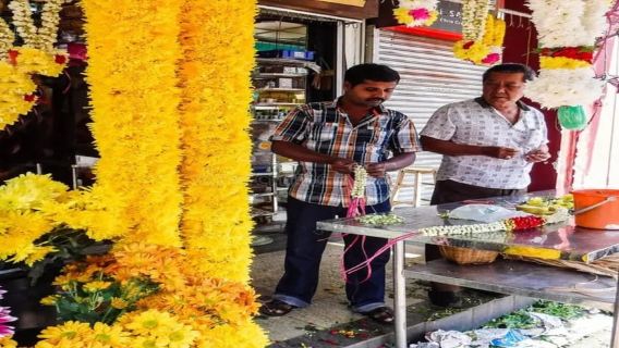 Jaffna: Garland Making and Temple Visit with Guide