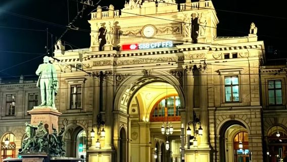Zurigo Bahnhofstrasse di notte: la notte insonne dell'impero finanziario