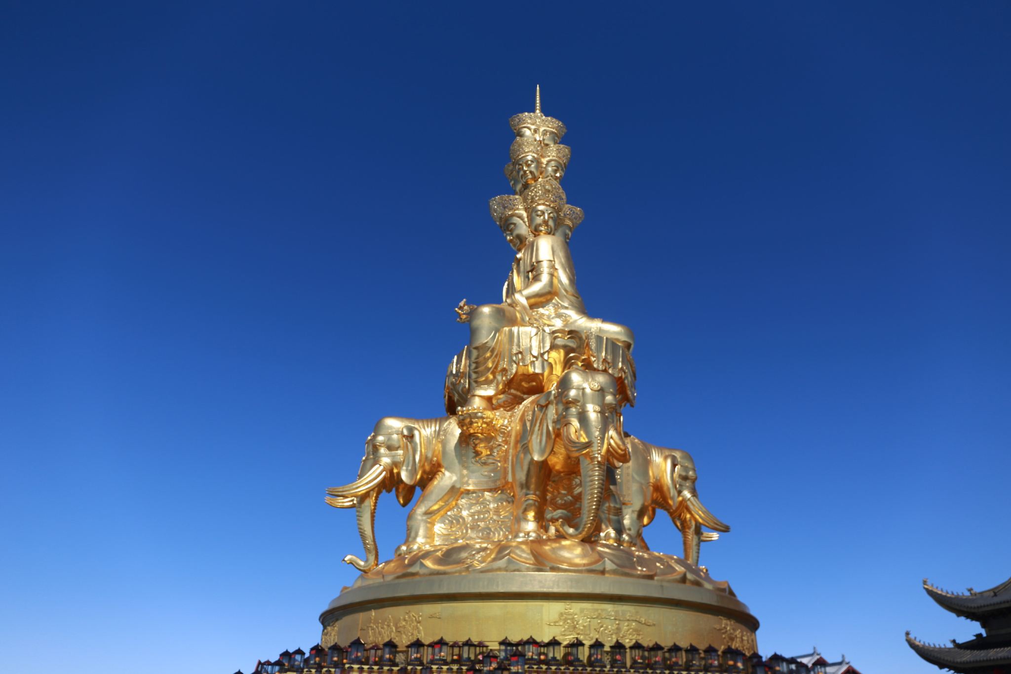 Mount Emei Trip Moments[Hot spring trip with bilingual photographer, videographer, local guide with car, fun activities, follow-up shooting, aerial photography, companion shooting, and portrait photography booking]