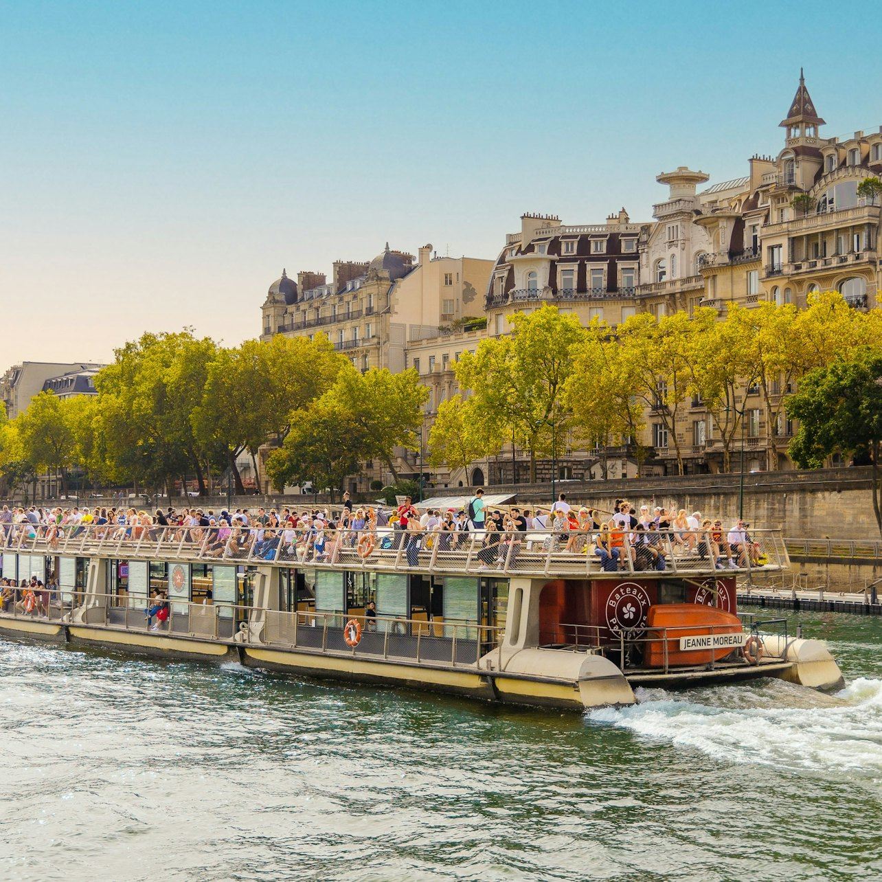 Seine River: Sightseeing Cruise from the Eiffel Tower