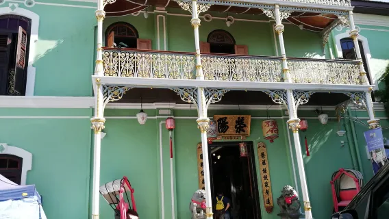 Koe puolipäivän retki kolmipyöräilyllä historiallisilla alueilla ja Peranakan-museoon (Nonya-museo)