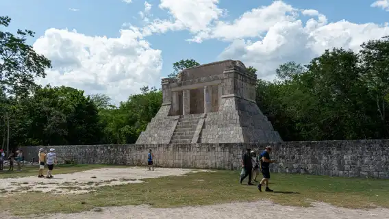 Chichén Itzá: Early Access + Guided Tour + Transfer from Cancún or Riviera Maya