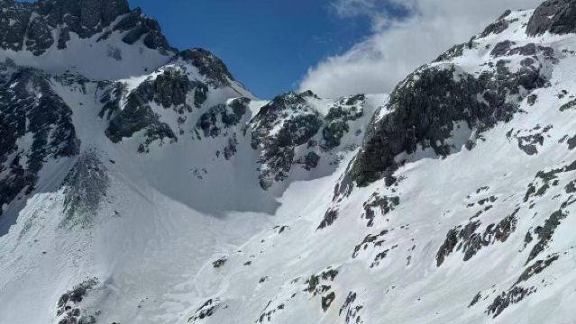 Excursión de un día a Ganhaizi, Montaña Wenbi, Parque Glaciar y Montaña Nevada de Yulong en Lijiang con servicio de coche privado con conductor y atención en chino e inglés