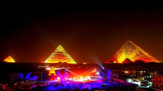 Cairo: Giza Pyramids Sound & Light Show with Private Transfer