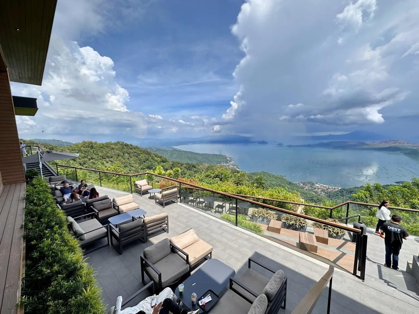 Manila departure: Tagaytay 1-day tour - Starbucks & Sky Ranch Tagaytay & lakeside dining