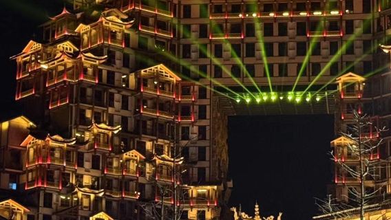 Excursión de un día inmersiva en Zhangjiajie con opción a visitar el Edificio de 72 Pisos, el Jardín de la Cultura Tujia, el Antiguo Templo de Baiyang y el Pueblo de Furong