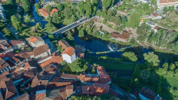 Excursion d'une journée à Ribeira Sacra : Croisière sur le fleuve Sil + visite du village historique d'Allariz + découverte du monastère