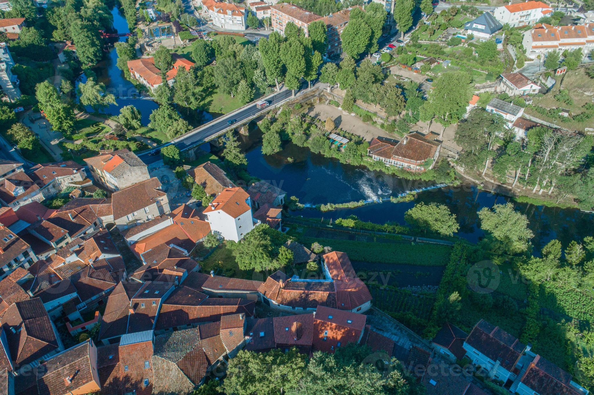 Tour di un giorno a Ribeira Sacra: Crociera sul fiume Sil + Antico borgo di Arariz + Esplorazione del monastero
