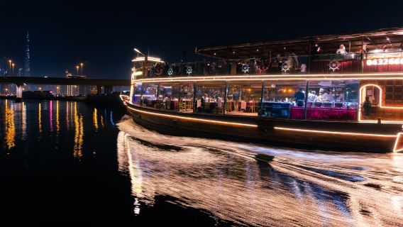 Luxuriöse Dubai-Kanalrundfahrt mit La Perle-Show (Silberticket)