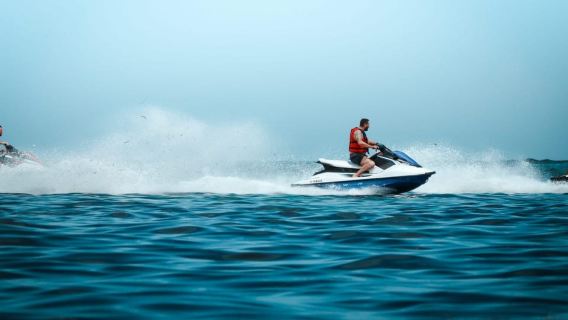 Petualangan Jet Ski di Doha dengan Penjemputan yang Nyaman!