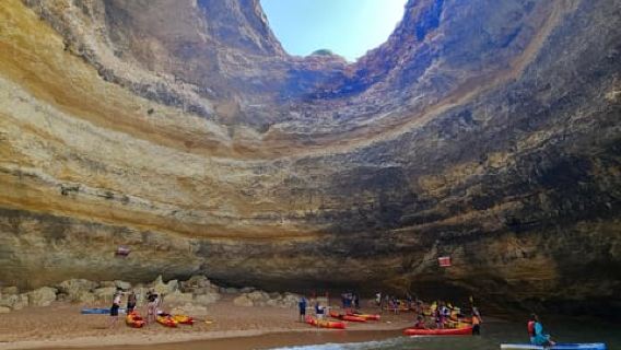 Cueva de Benagil: Visita guiada en kayak con cuevas y acantilados