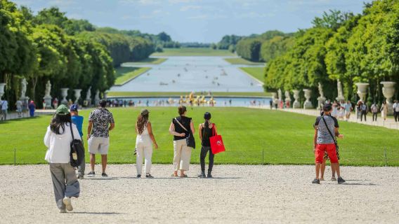 Palace of Versailles & Gardens: Priority Ticket + Guided Tour