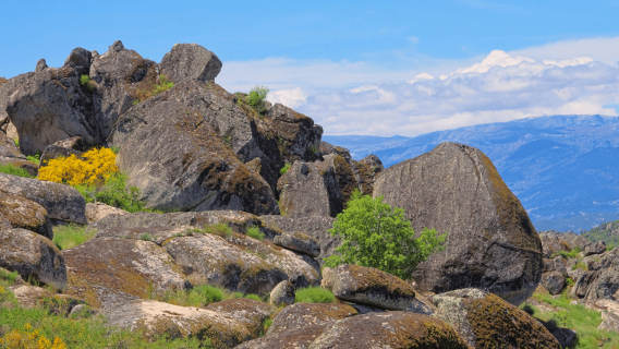 Aus Lissabon: Serra da Estrela und Monsanto