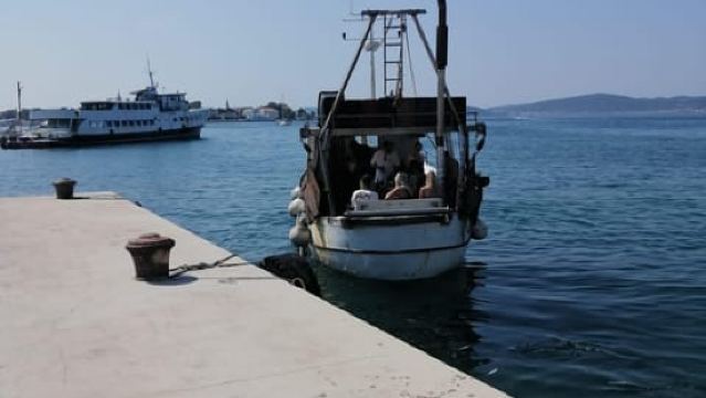 ซาดาร์: ทริปเรือตกปลาพร้อมอาหารกลางวันและว่ายน้ำ