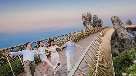 Опция небольшой группы | Однодневная групповая экскурсия с гидом в Ба На Хиллз и Золотой мост из Дананга