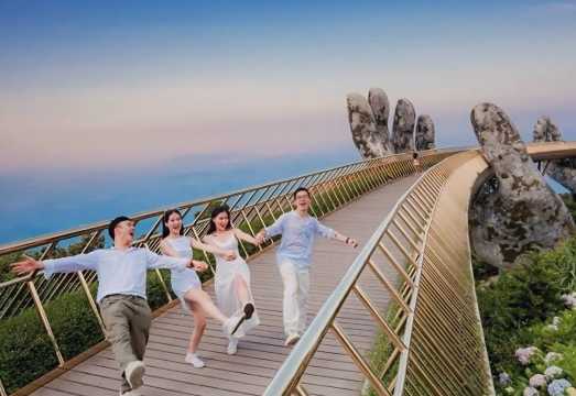 Option Deluxe Small Group | Ba Na Hills - Golden Bridge Full-Day Guided Tour from Da Nang