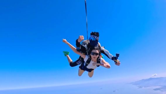青島旅拍【【山東青島海景跳傘，高空跳傘+攝影服務】】
