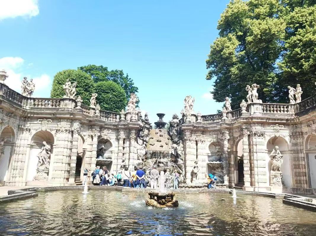 德國慕尼黑王宮+瑪利亞廣場+寧芬堡皇宮+老繪畫陳列館一日遊。