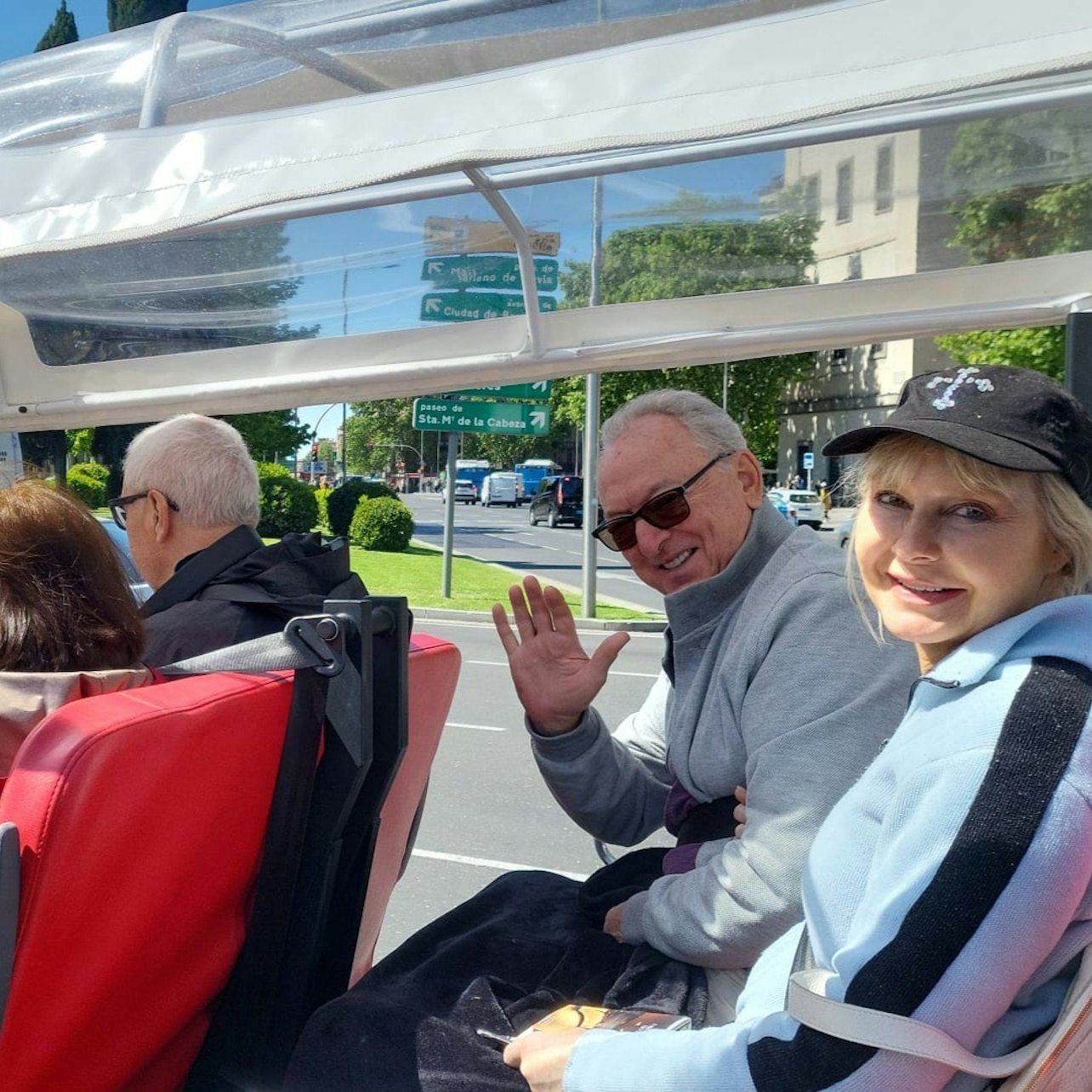 Madrid: tour guidato in tuk tuk + trasferimento andata e ritorno