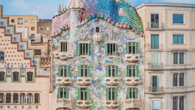 Barcelona City Tour - Gaudi's Fantasy Architecture & Sunset at the Harbor - Private Charter - Top Pick