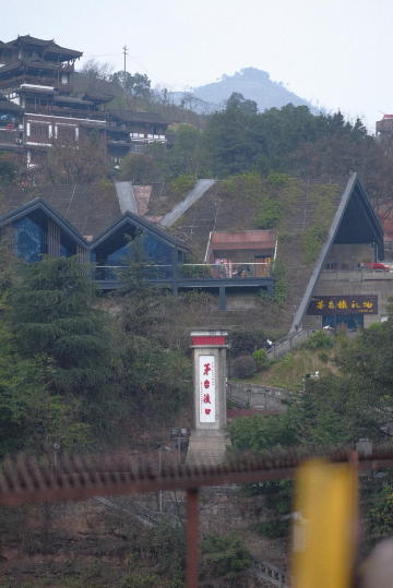 貴州遵義會議會址+茅台酒鎮+烏江寨一日遊中英文服務