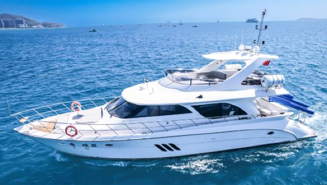 Berlayar dengan Kapal Pesiar di Teluk Haitang selama 3 Jam + Memancing di Laut + Pengalaman Jet Ski + Bebek Kuning + Karpet Ajaib Laut + Berenang