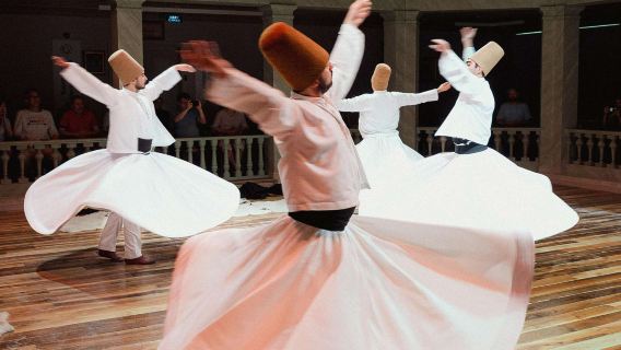 Церемония танцующих дервишей в Стамбуле