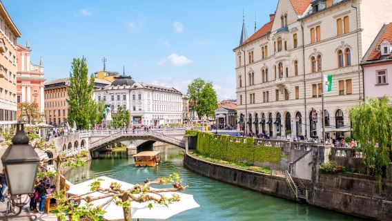Ljubljana: Boat and Walking Tour