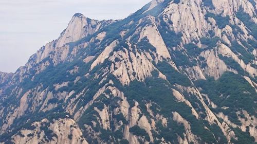 Huashan one-day tour including admission ticket, cable car, transportation, family tour, free lunch, climbing gloves, and water belt Day Tours