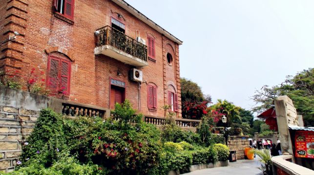 廈門鼓浪嶼深度遊+萬國建築人文解說之旅 （小團私享可2人起訂&專業導遊陪同 & 來回船票 & 酒店到碼頭車費）