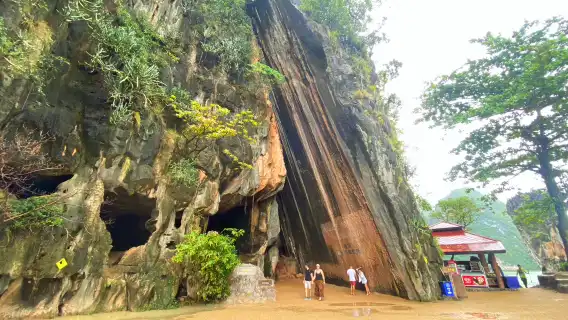 โปรแกรมเต็มวันทัวร์เกาะเจมส์บอนด์ พายแพดเดิลบอร์ด โดยเรือไม้วินเทจ (ออกจากกระบี่)