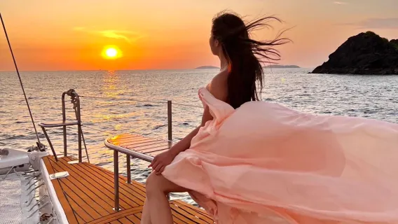 Crociera al tramonto su barca a vela a Langkawi [Servizio in inglese | Prenotazione il giorno stesso | Noleggio yacht di lusso]