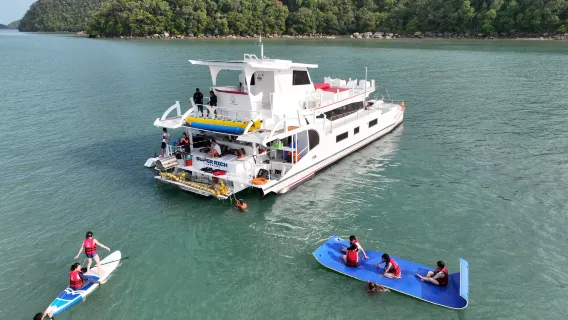 Langkawi Sunset Party Cruise: Dinner and Evening Sailing Experience